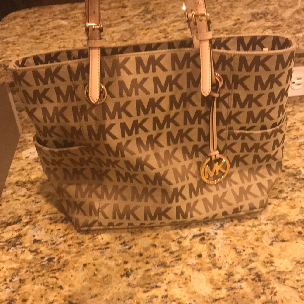 Micheal Kors Purse